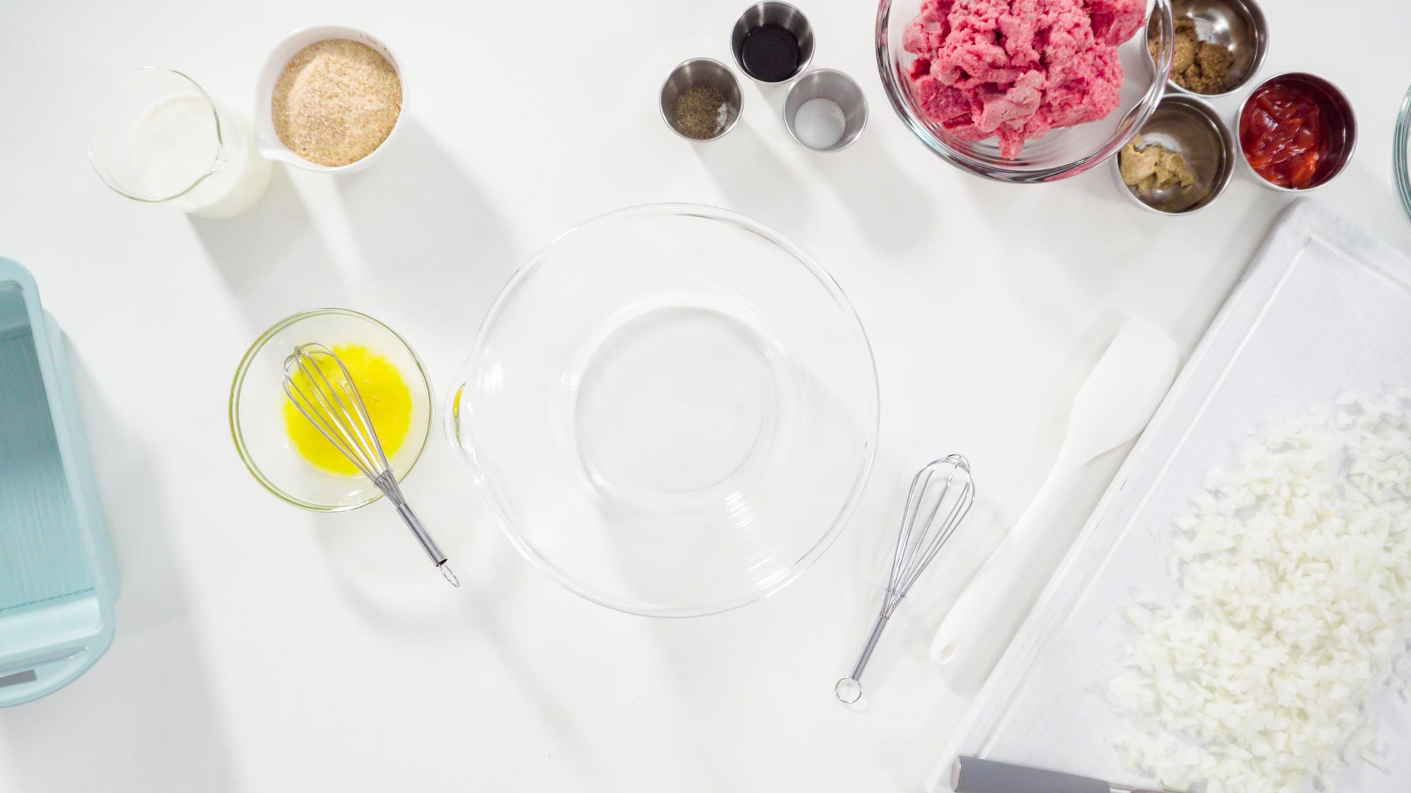 Spazio di cucina didattica con piatti pronti
